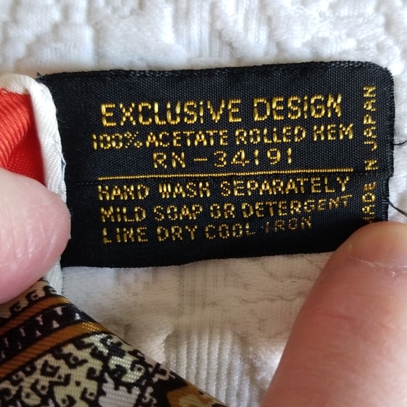 Vintage scarf rolled hem - Picture 2 of 5